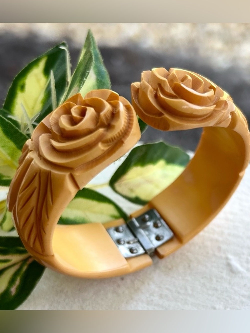 VTG Bakelite Art Deco Heavily Carved Butterscotch Yellow Roses Leaf Bangle